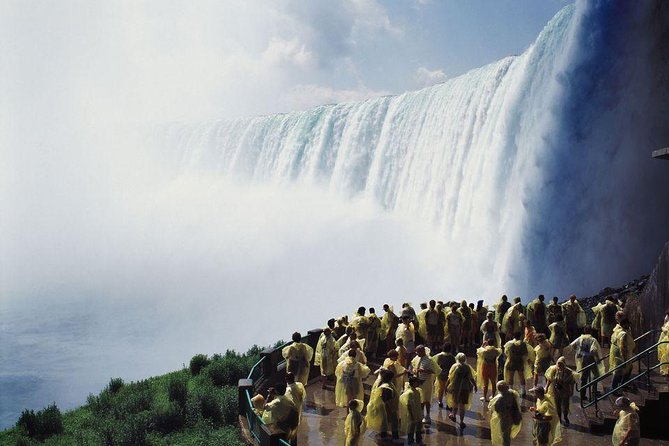 Niagara Falls Sightseeing Day Tour from Toronto with Boat Cruise - First sight of the Horseshoe Falls