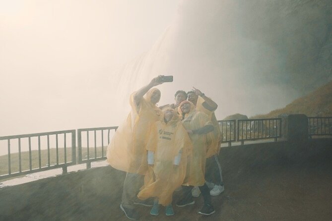 Niagara Falls Tour: Boat Cruise, Journey Behind Falls and Skylon - A walking tour with a guide, not a shuttle circuit