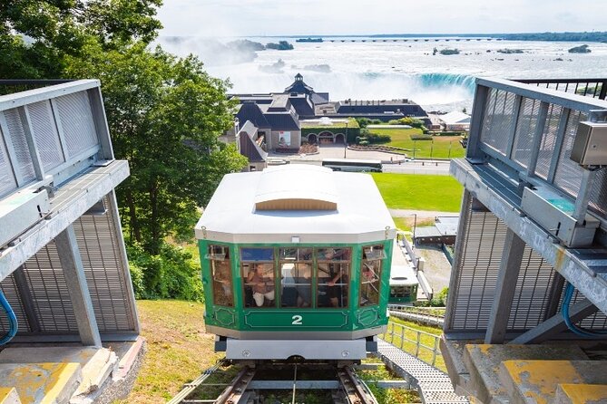 Niagara Falls Tour: Boat Cruise, Journey Behind Falls and Skylon - The guides make the difference