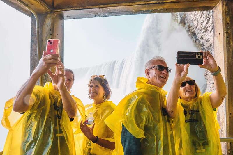 Niagara Falls Tour: Boat Ride, Journey Behind Falls and more - The opening walk, from Queen Victoria Place to Table Rock