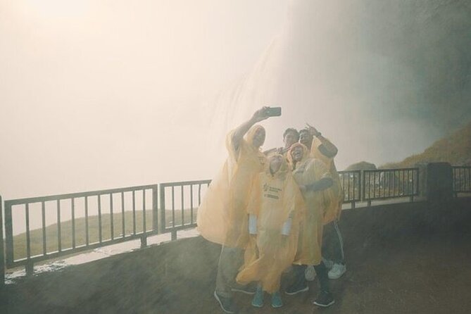 Niagara Falls Tour from Toronto with Winery & Niagara on The Lake - Guides, drivers, and the group experience