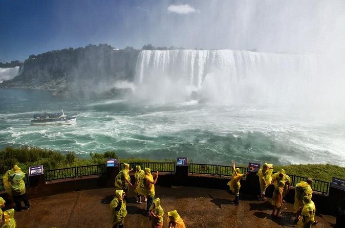 Niagara Falls VIP Private Tour Minimum 2 Guests - Niagara-on-the-Lake is the second main stop