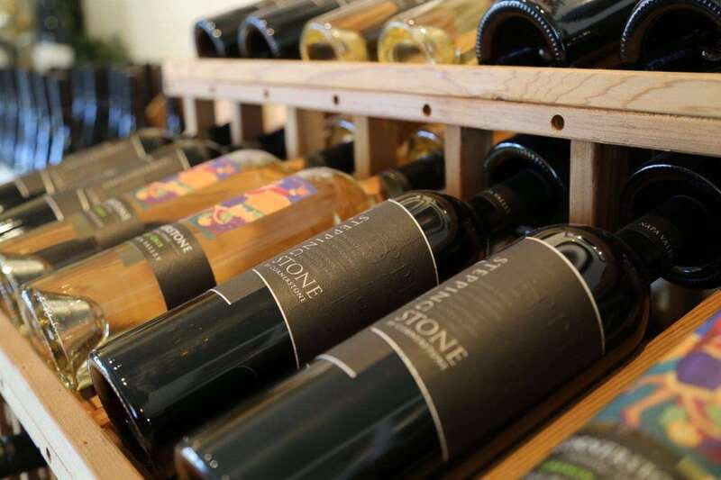 Niagara Falls: Winter Niagara Wine Tour with Transportation - Caroline Cellars and the Farmhouse Cafe