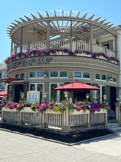 Niagara-on-the-Lake: Guided Walking Tour - The Shaw Festival and Niagara’s wine country