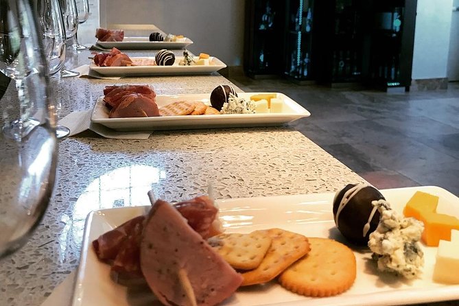 Niagara-On-The-Lake Guided Wine and Charcuterie Full-Day Tour - Old Town Niagara-on-the-Lake: 75 minutes on your own