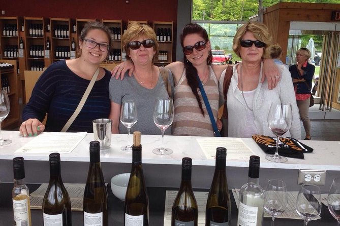 Niagara-on-the-Lake Small Group Wine Tour with Picnic Lunch - Lunch is useful, but the setting needs a flexible attitude