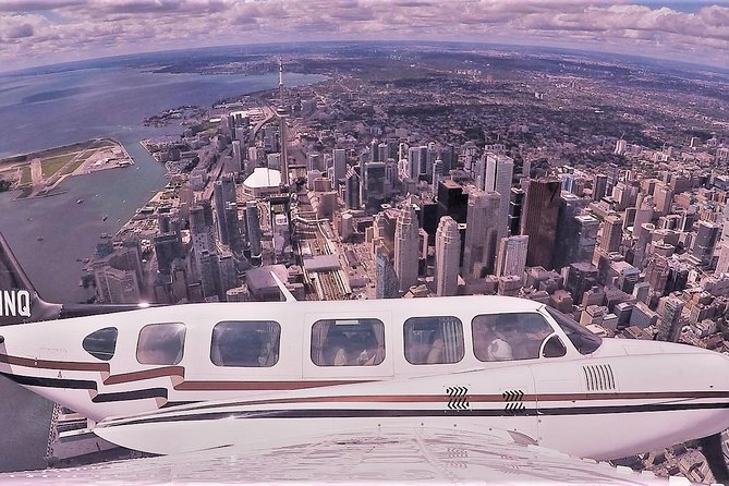 One hour Aerial Tour of Toronto and Niagara Falls with iflyTOTO - The flight toward Niagara Falls