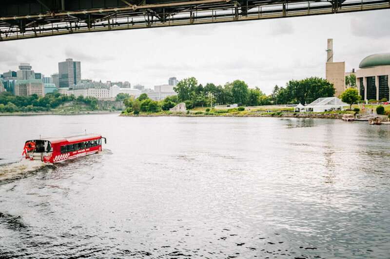 Ottawa: Bilingual Guided City Tour by Amphibious Bus - Parliament, Château Laurier, and ByWard Market from the road