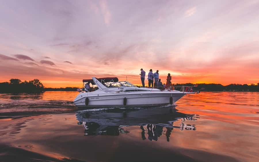 Ottawa: Downtown Yacht Cruise - Wed-Sun @ 6PM - 75 Minutes - What the crew adds to the experience