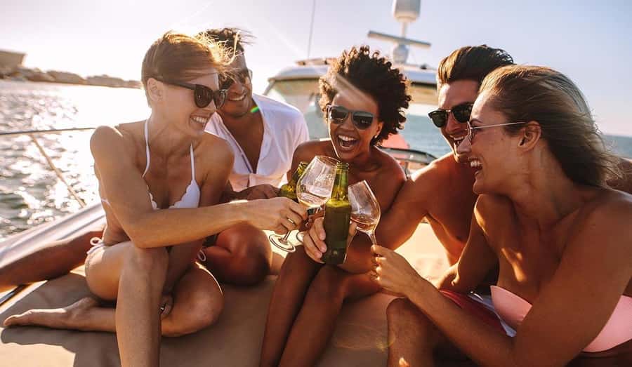 Ottawa: Downtown Yacht Cruise - Wed-Sun @ 6PM - 75 Minutes - Meeting the yacht near Pirate Marina