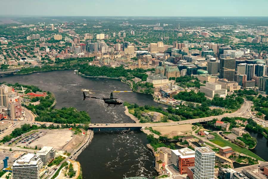 Ottawa Helicopter Tour: Fall Colors in Gatineau Park - Parliament Hill, Château Laurier, and the Rideau Canal