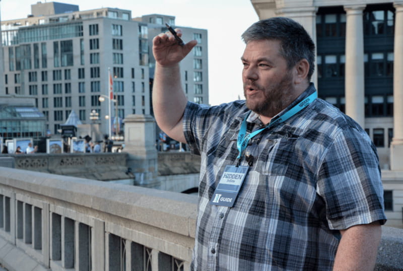 Ottawa: Hidden Gems Guided Walking Tour - Meeting the Guide on Sparks Street