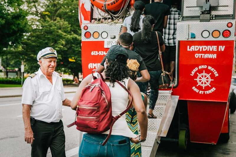 Ottawa: Hop-On Hop-Off Guided City Tour Pass - Byward Market for food, shops, and a break