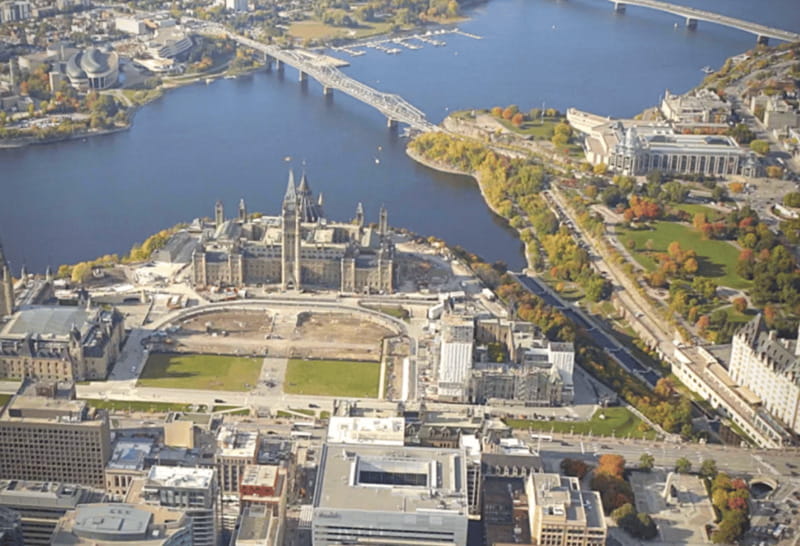 Ottawa Premium Small Group Tour with Canal Cruise - Photo stops at the Supreme Court and museum