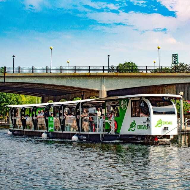 Ottawa: Rideau Canal Cruise - The Canadian Museum of Nature from the canal