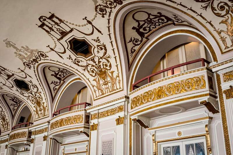 Ottawa: Secrets of the Château Laurier - Guided Hotel Tour - Meeting at the concierge desk inside the hotel