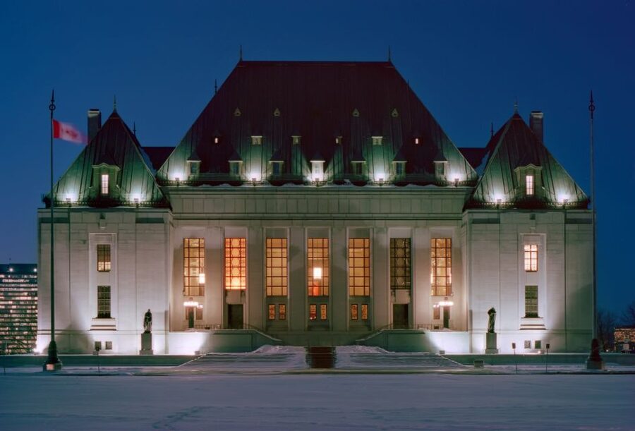 Ottawa: Small Group Night Tour With River Cruise - Major’s Hill Park and Nepean Point for photographs