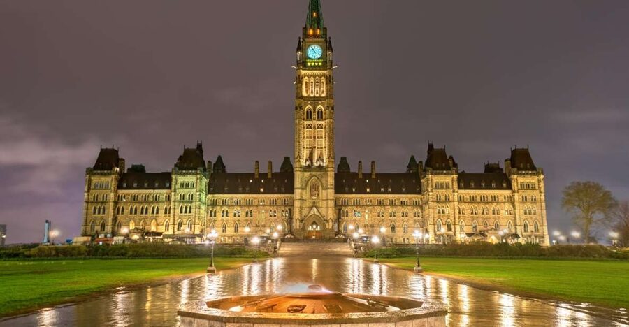 Ottawa: Small Group Night Tour With River Cruise - Dessert is a small but welcome finish
