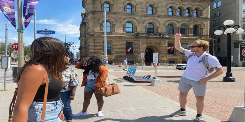 Ottawa: Small-Group Walking Tour with Boat Cruise - Guide quality can make or break the walk
