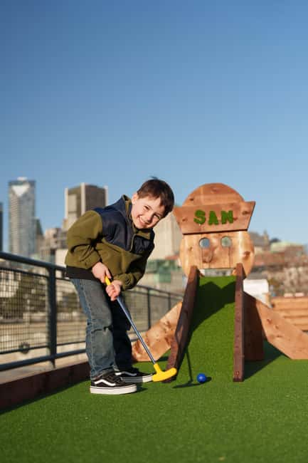 Outdoor mini golf in Montreal - Who will enjoy it most