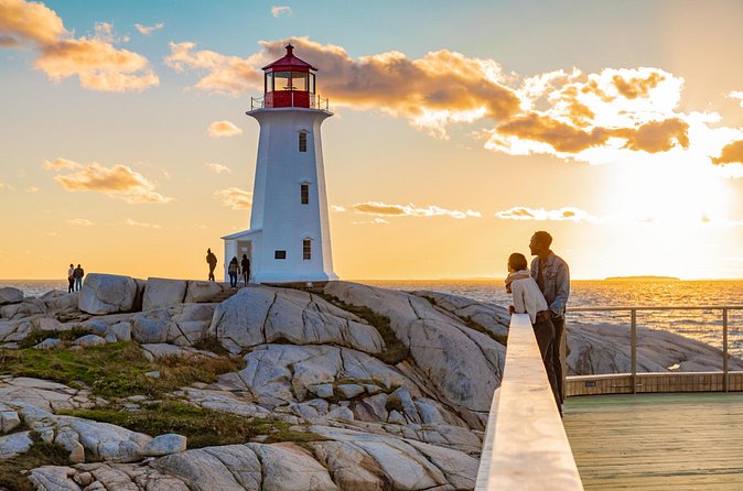 Peggy’s Cove Adventure and Halifax City Public Tour - Guide quality and the importance of clear communication