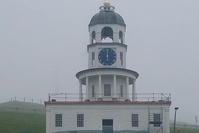 Peggy’s Cove & Halifax Historic Tour - Peggy’s Cove lighthouse: one hour beside the Atlantic