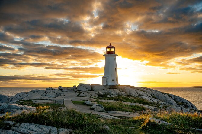 Peggy's Cove, Lunenburg and Titanic Cemetery Full Day Tour - Who should book this tour