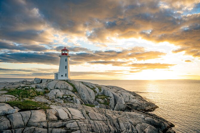 Peggy's Cove Sunset tour - One Hour Beside Peggy’s Point Lighthouse