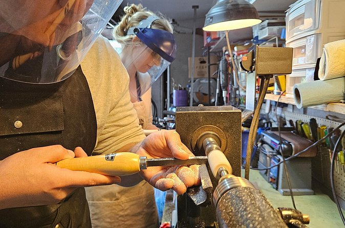 Pen Making With The Woodworker Himself - Taking control of the lathe