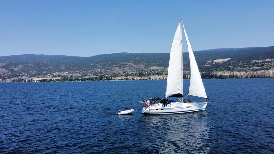 Penticton Okanagan Lake: Sailing Tour - The swimming and paddleboard stop