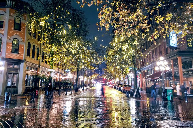 Photography & Walk at Night - What this Gastown walk really offers
