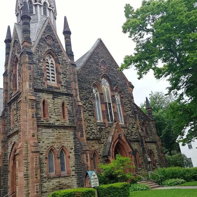 Prince Edward Island: Small Group Charlottetown Walking Tour - Guide quality is the biggest strength
