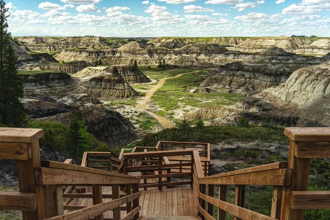 Private Badland Tour - Horseshoe Canyon shows the first big layers