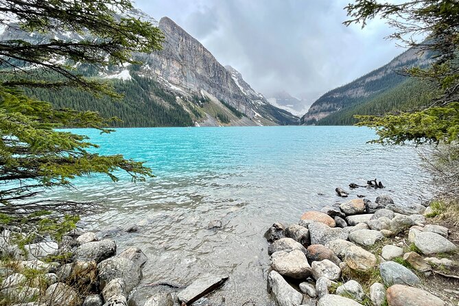 Private Banff and Yoho National Park Tour with Moraine Lake - Lake Louise: a famous view with limited time