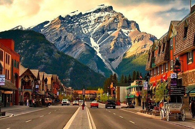Private Customizable Banff Tour Lake Louise-Moraine 6 More Sights - Johnston Canyon supplies the day’s main walk