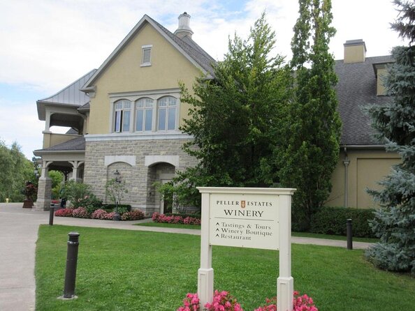 Private Customizable Niagara Day Trip/Wine Tour from Toronto - Table Rock Welcome Centre and Niagara Falls