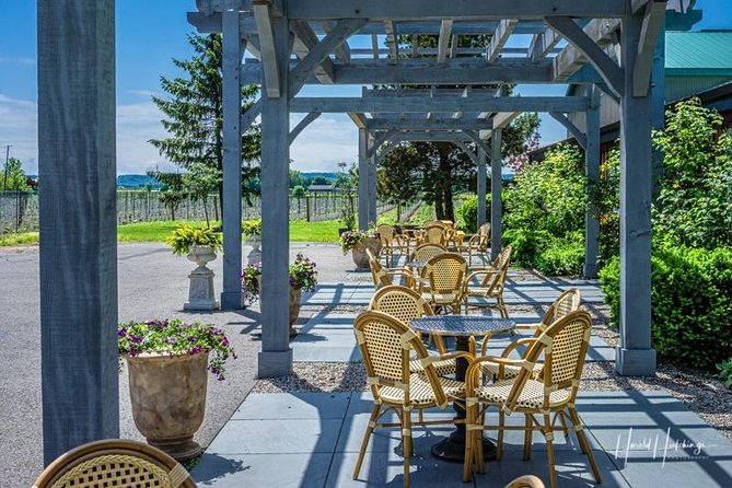 Private Customizable Wine-Tasting Adventure/Day Tour Niagara - Niagara-on-the-Lake’s heritage district