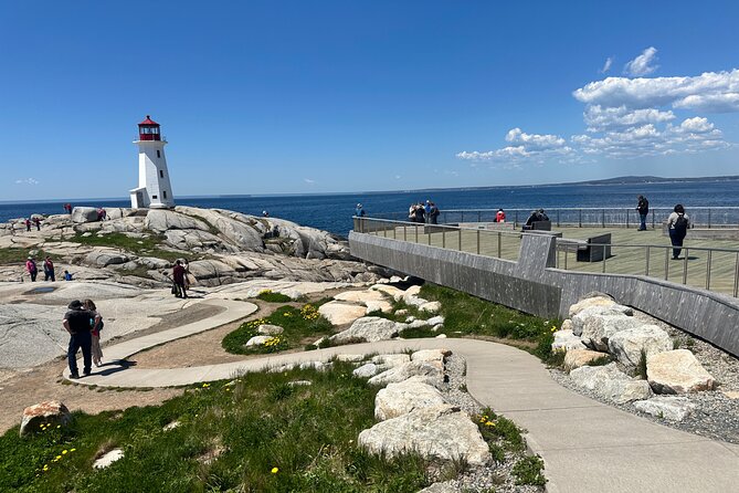 Private Guided Tour: Peggy’s Cove, Mahone Bay, Lunenburg & Ovens - Peggy’s Cove and the granite coast