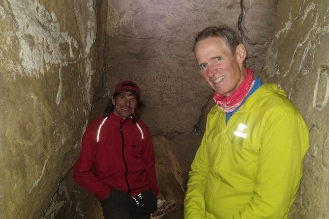 Private Nottawasaga Bluffs Caves Hiking Tour,Collingwood/Creemore - Nottawasaga Bluffs compared with Singhampton Caves