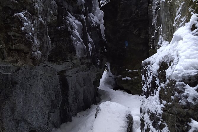 Private Singhampton Caves Snowshoe, Collingwood/Blue Mountain - The climb is part of the price of admission