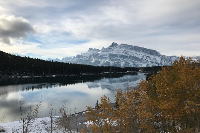 Private Tour of Lake Louise and the Icefield Parkway for up to 12 guests - Lake Louise and Moraine Lake in the Middle of the Day
