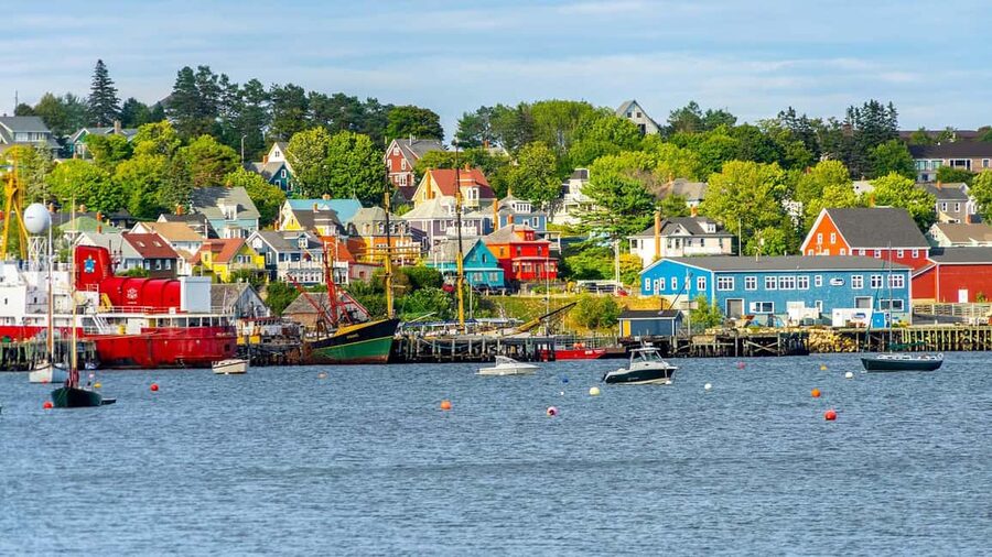 Private Tour: Peggy’s Cove, Mahone Bay & Lunenburg 8 hrs - Peggy’s Cove and its famous granite shoreline
