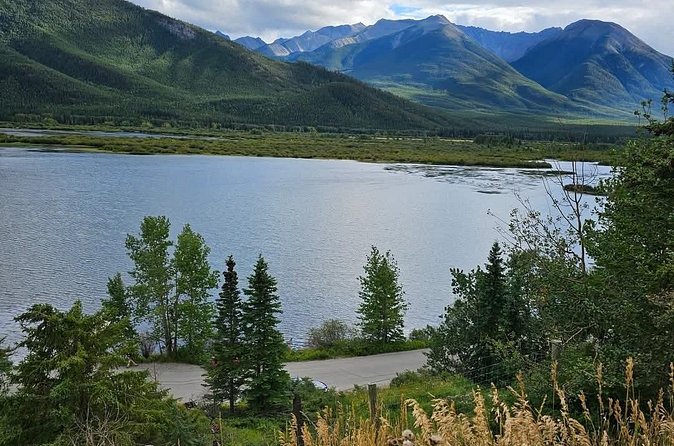 Private Transfer from Banff to Calgary or Calgary Airport - Booking and cancellation details that matter
