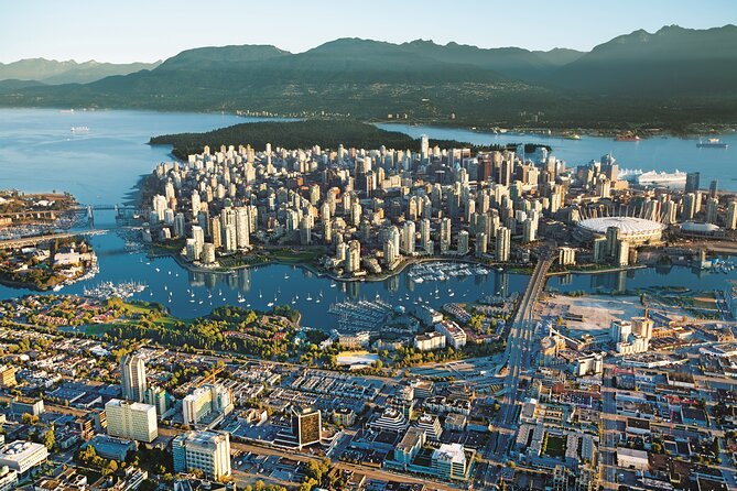 Private Transfer from City of Vancouver to Vancouver Airport (YVR) - Leaving downtown Vancouver without the luggage struggle
