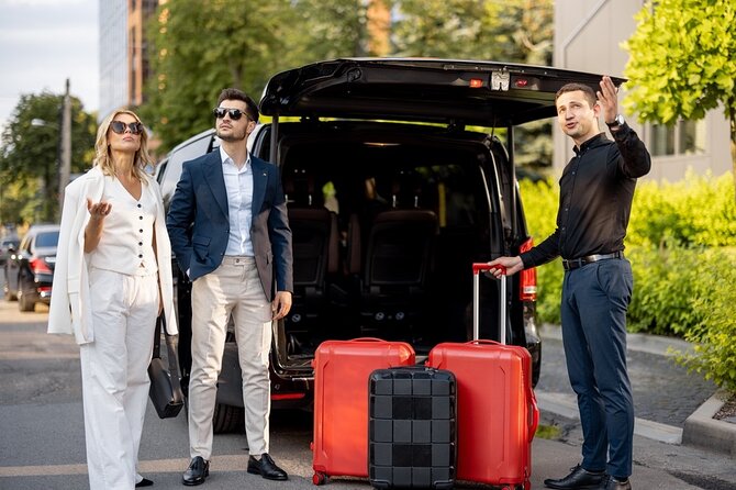 Private Transfer to and from YYZ Toronto Pearson Airport - Meeting your driver at YYZ