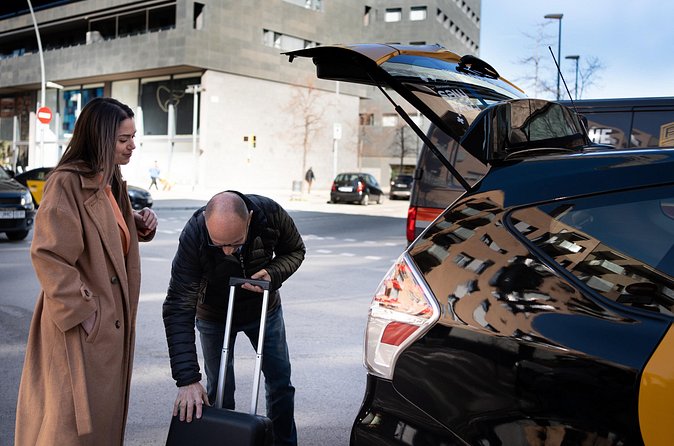 Private Transfer to and from YYZ Toronto Pearson Airport - Who will get the most from this service?