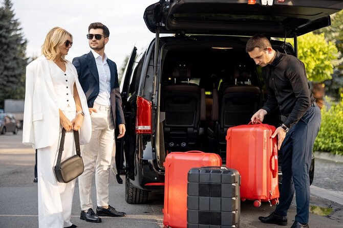 Private Transfer to and from YYZ Toronto Pearson Airport - From your Toronto address to Pearson