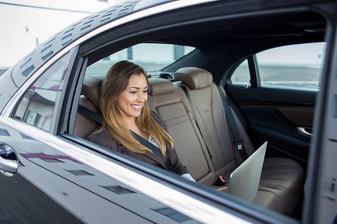 Private Transfer to Vancouver Airport (YVR) - Luggage rules and the one-suitcase limit