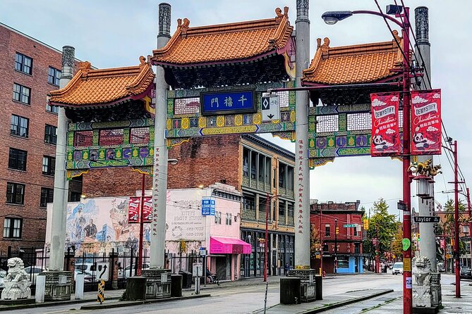 Private Vancouver ALL IN ONE Full Day City Tour with 20 Attractions - Guides, pickup, and the practical details