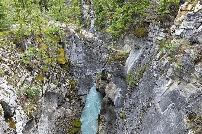 Private VIP Tour in Lake Louise, Moraine and Hidden Gems - Moraine Lake and the extra access cost